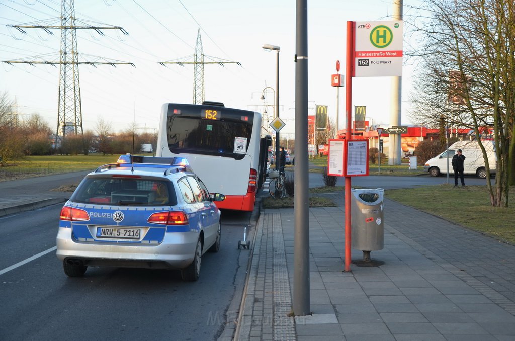VU KVB Bus PKW Koeln Porz Gremberghoveb Neuenhofstr P25.JPG - Miklos Laubert